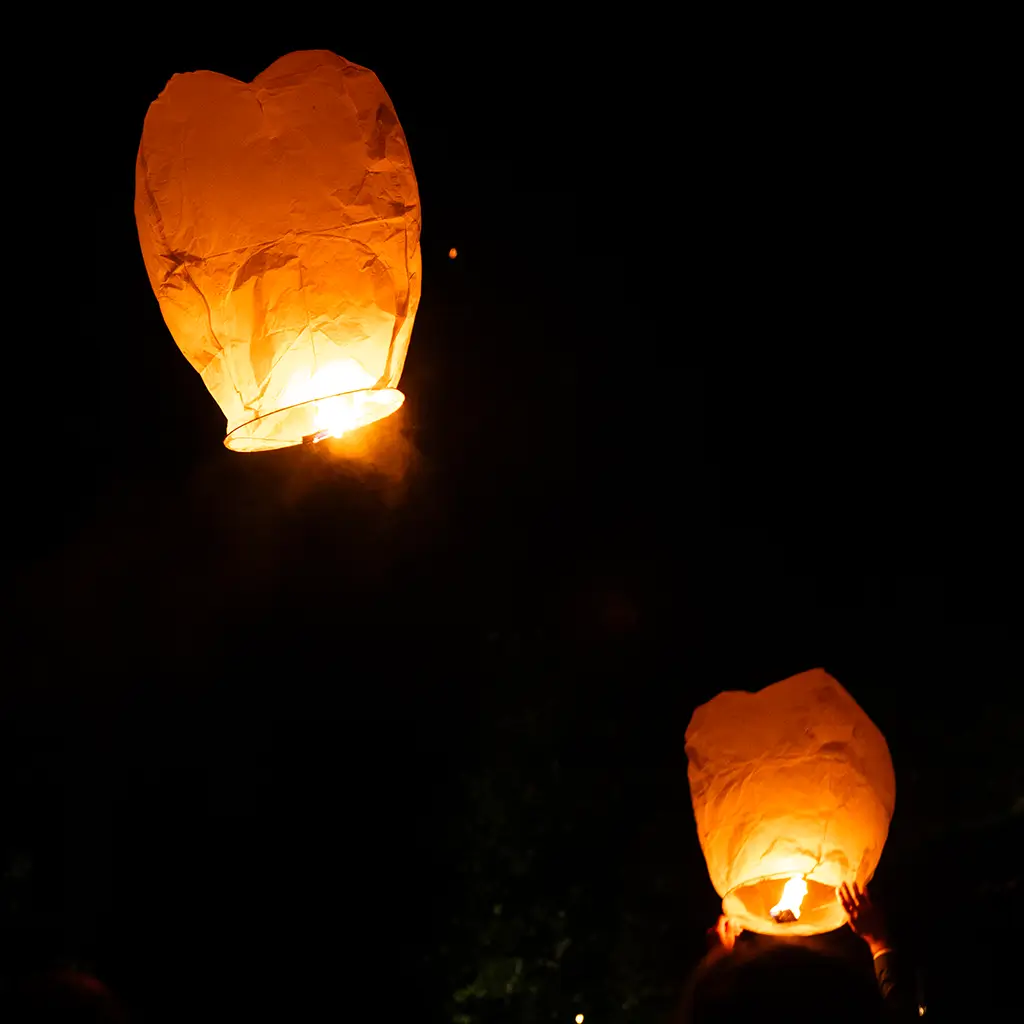 White flying lantern