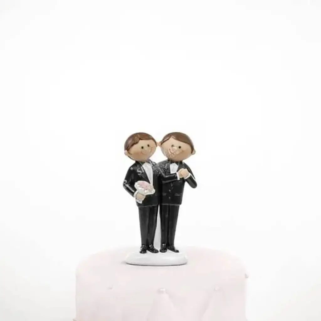 Figurine wedding same-sex couple