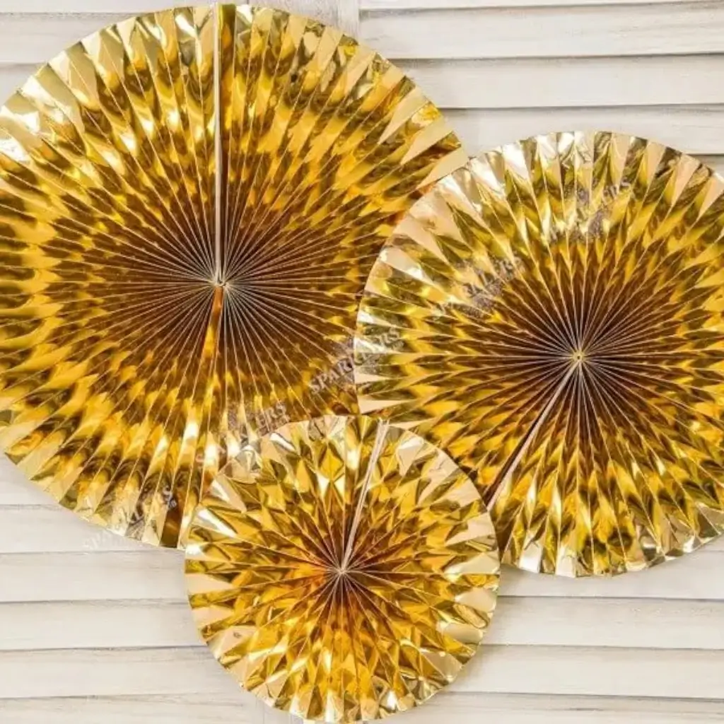 Gold-coloured decorative roses (3 pieces)