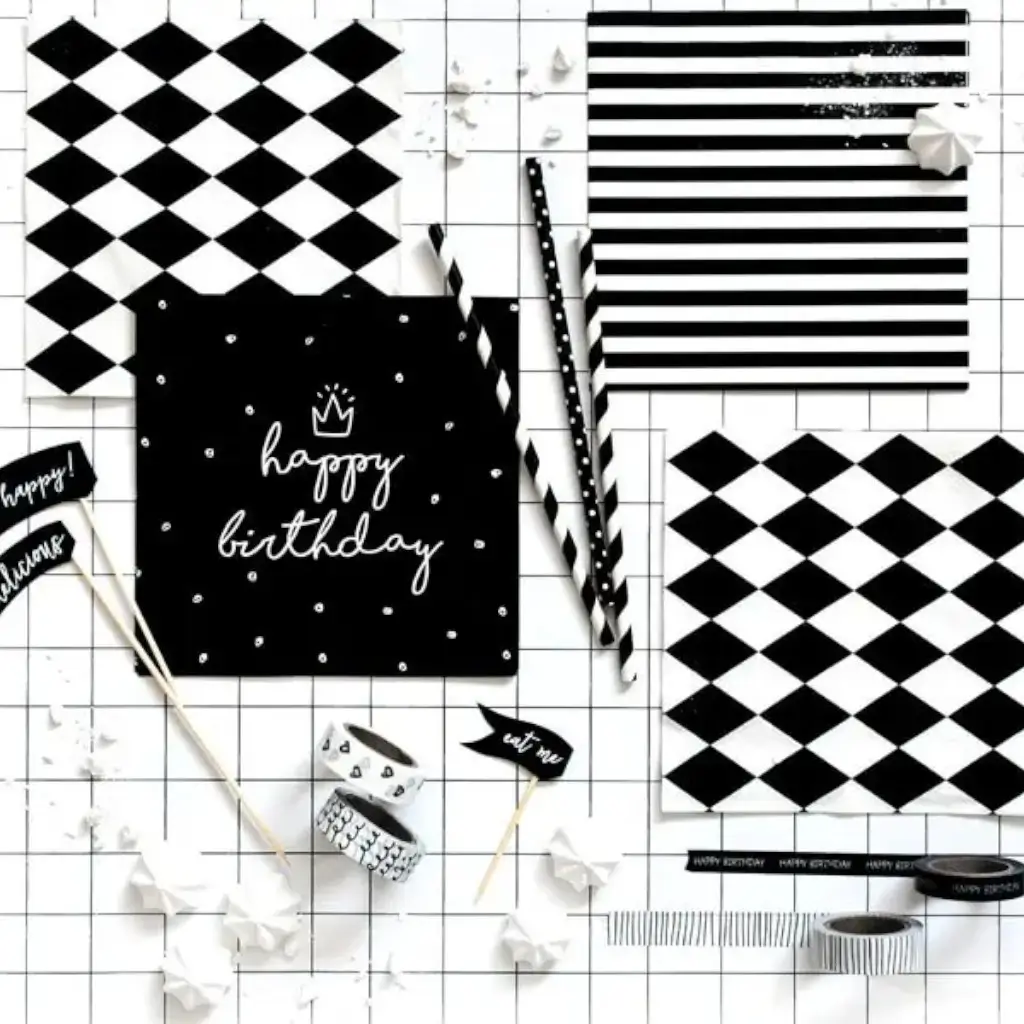 Set of 20 black Happy Birthday paper napkins