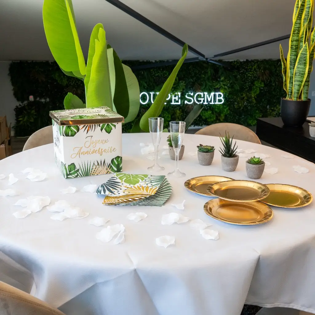 Paper plate round gold ø18cm (Set of 6)