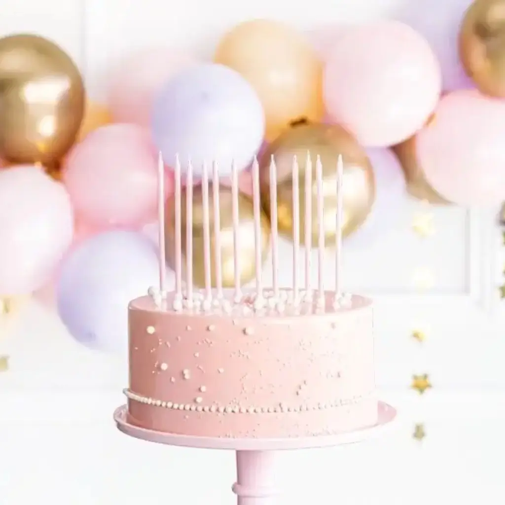 12 light pink birthday candles (14cm)