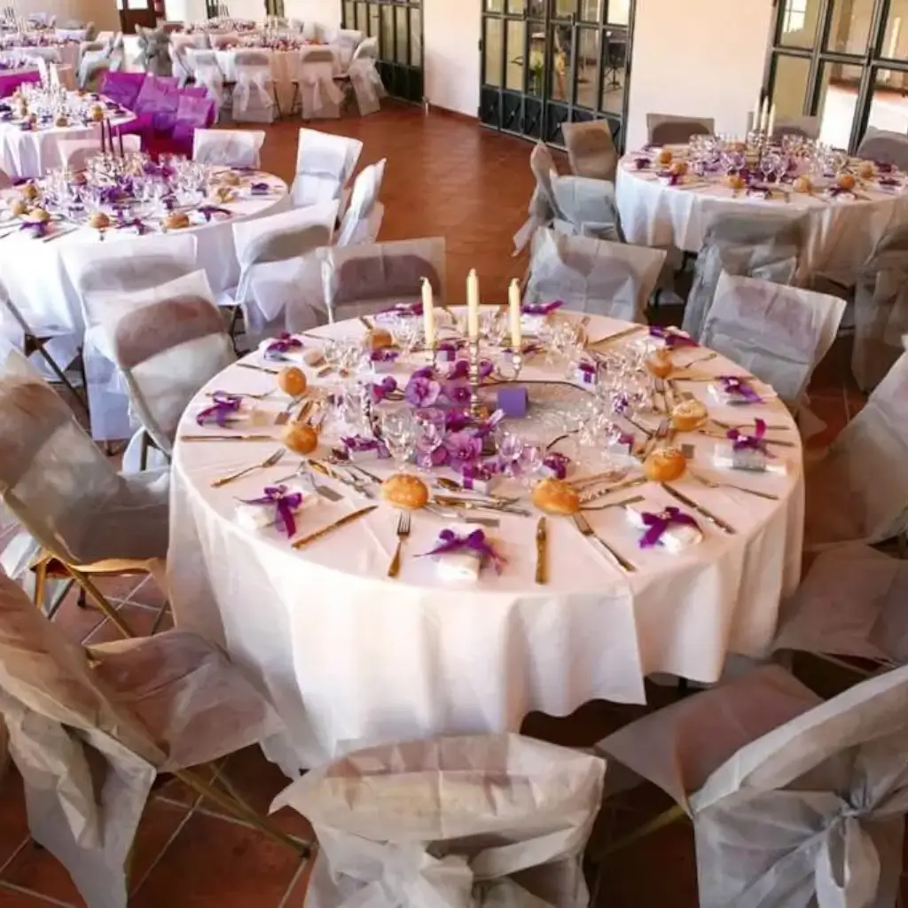 Round white non-woven tablecloth ø240cm