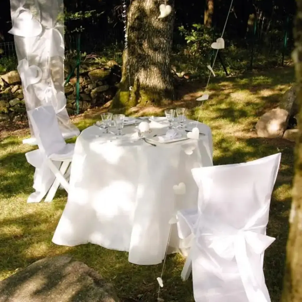 Round white non-woven tablecloth ø240cm