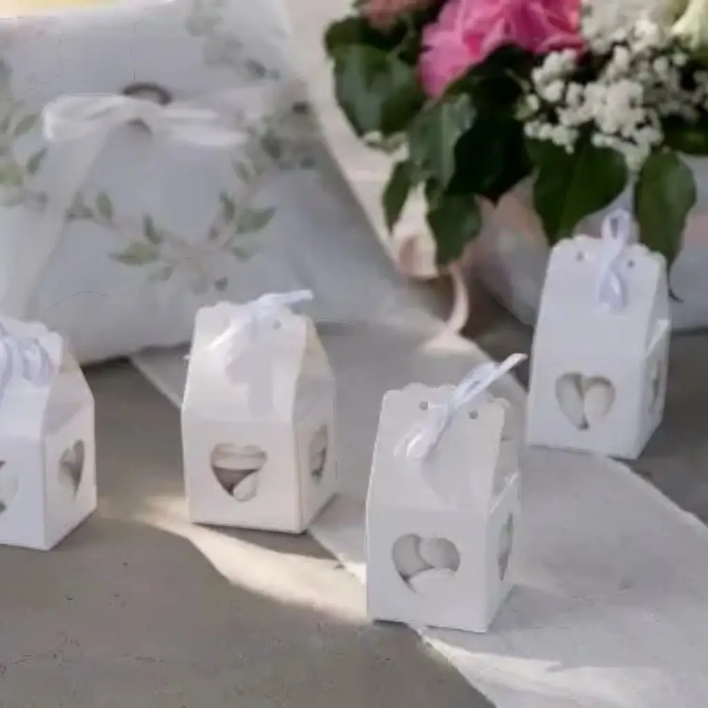 White heart-shaped wedding favours box - Set of 4