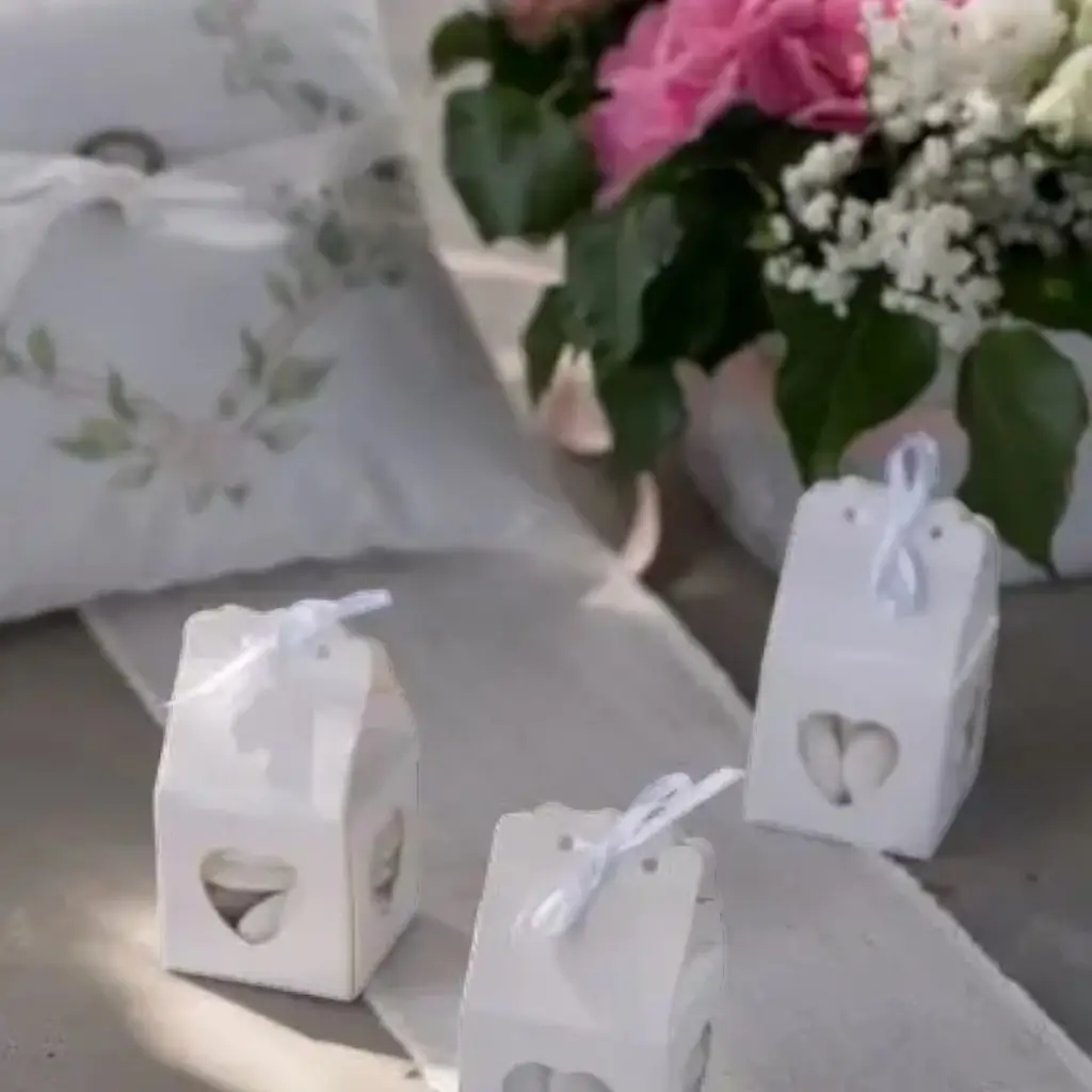 White heart-shaped wedding favours box - Set of 4