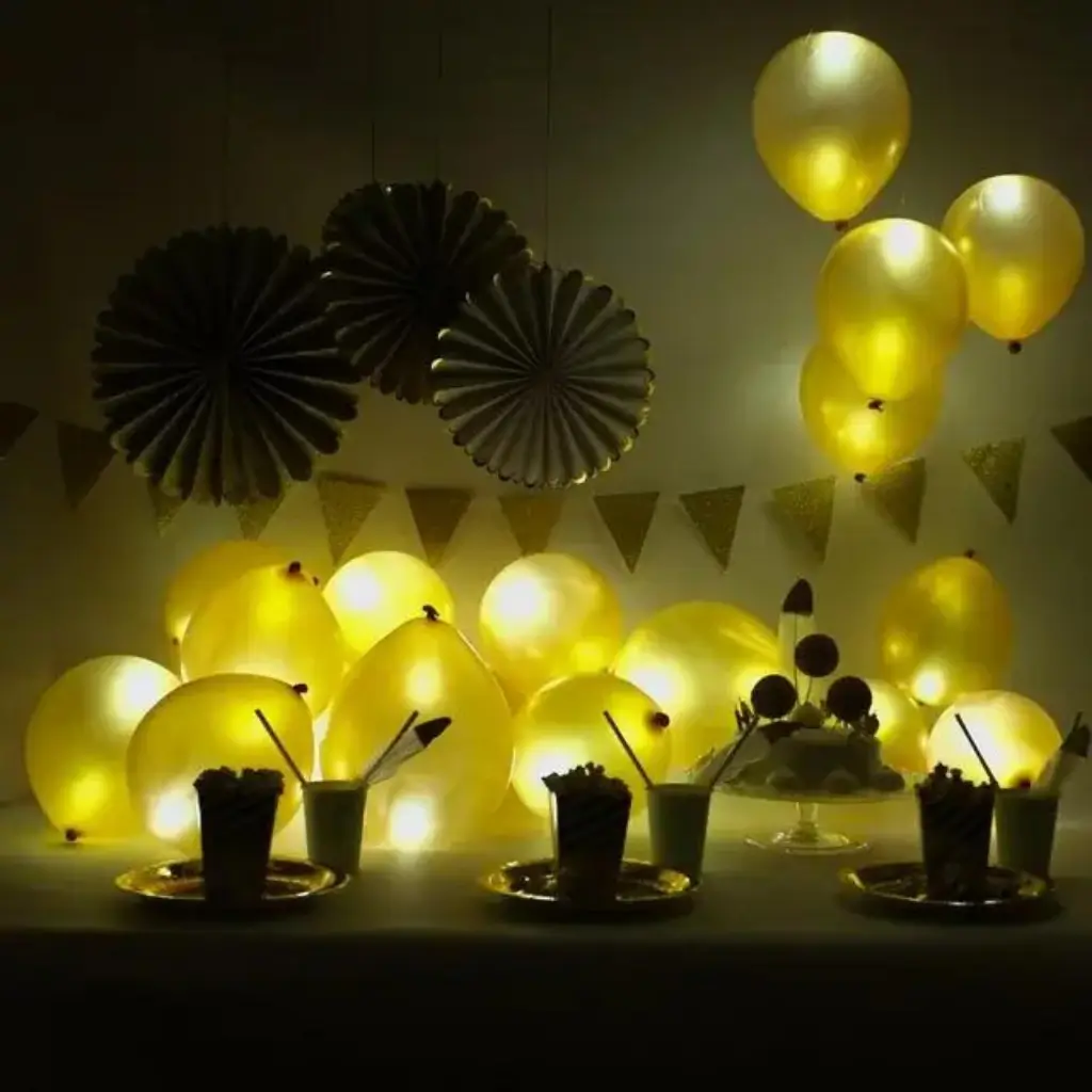 Illooms® LED Latex Balloons - Gold
