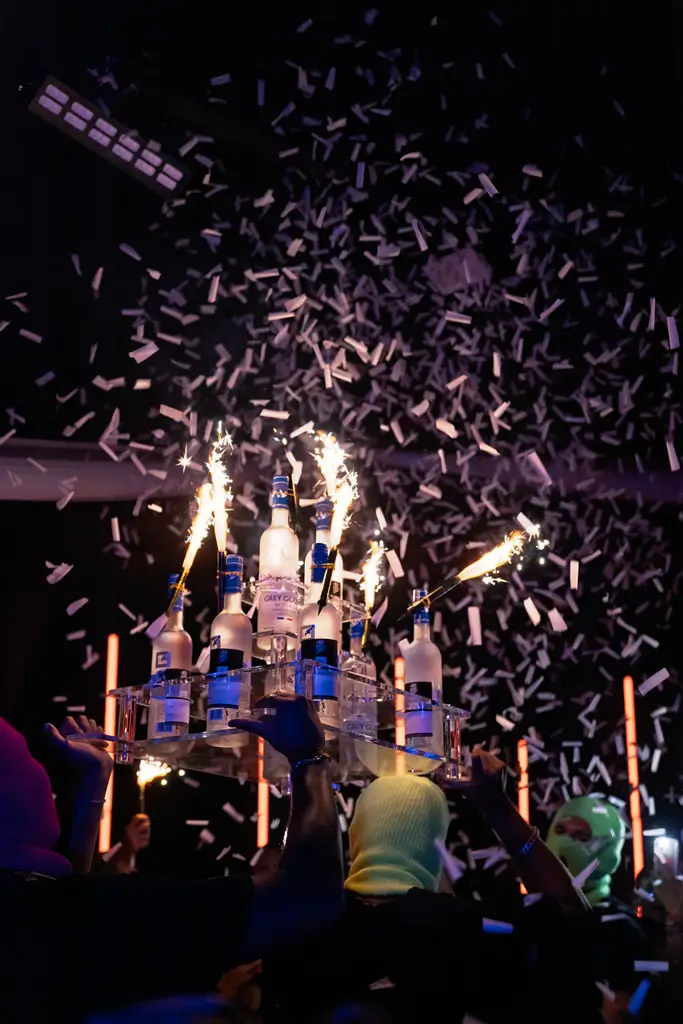 VIP 10-Bottle Pyramid Show Display | By Sparklers®