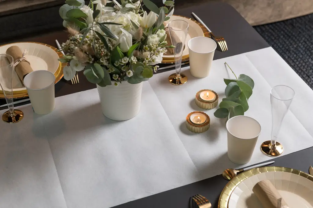 Harmony 4.8 m pre-cut table runner - Black