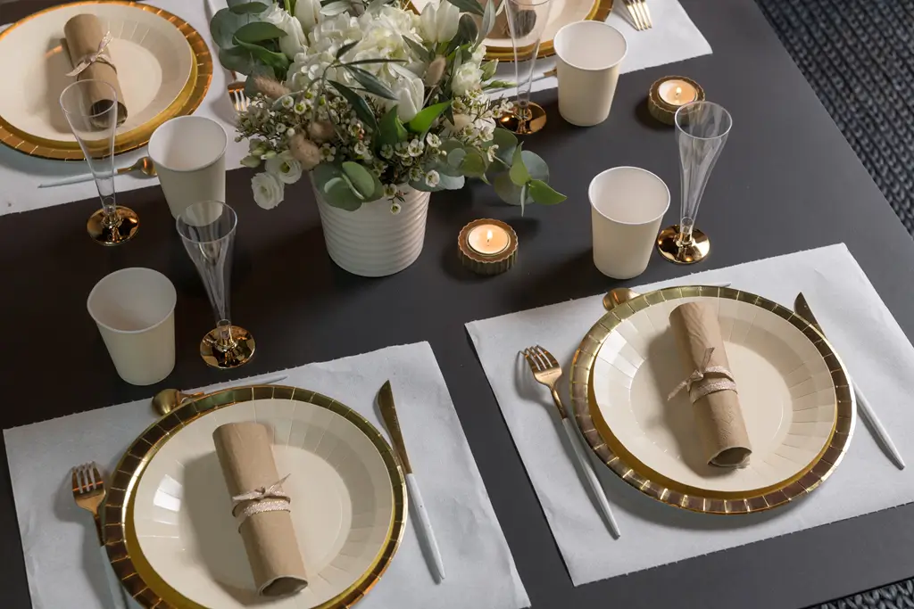 Harmony 4.8 m pre-cut table runner - Coral