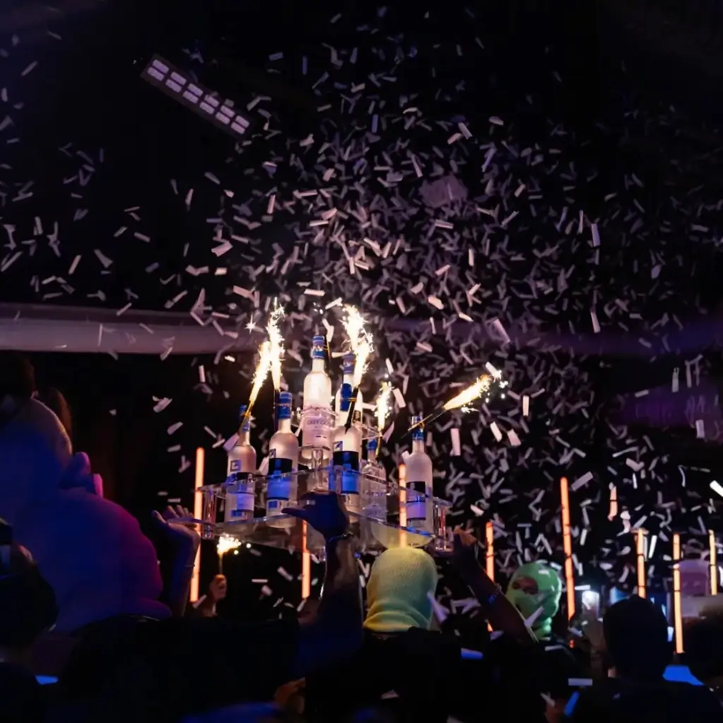 Display Show Pyramid 10 VIP Bottles - Black | By Sparklers®
