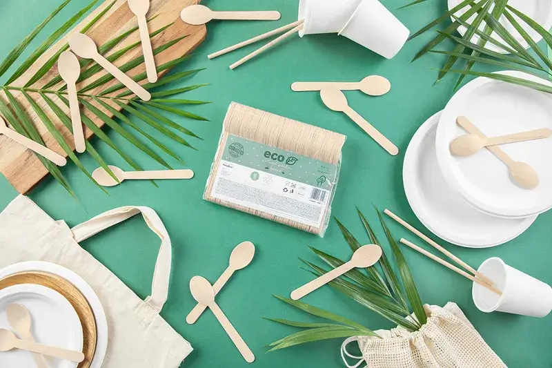 100 wooden spoons
