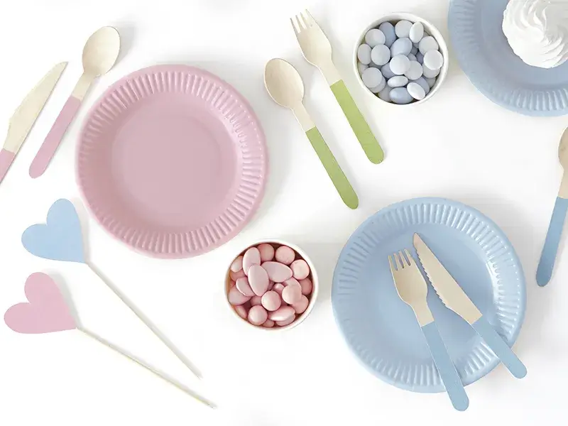 18 pastel wooden place settings