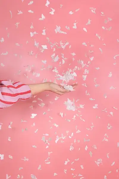 Confetti cannon with white butterflies 20 cm