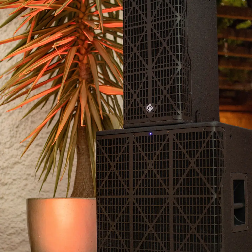 1700 W RMS 3-way active column system with 18" subwoofer – Elokance