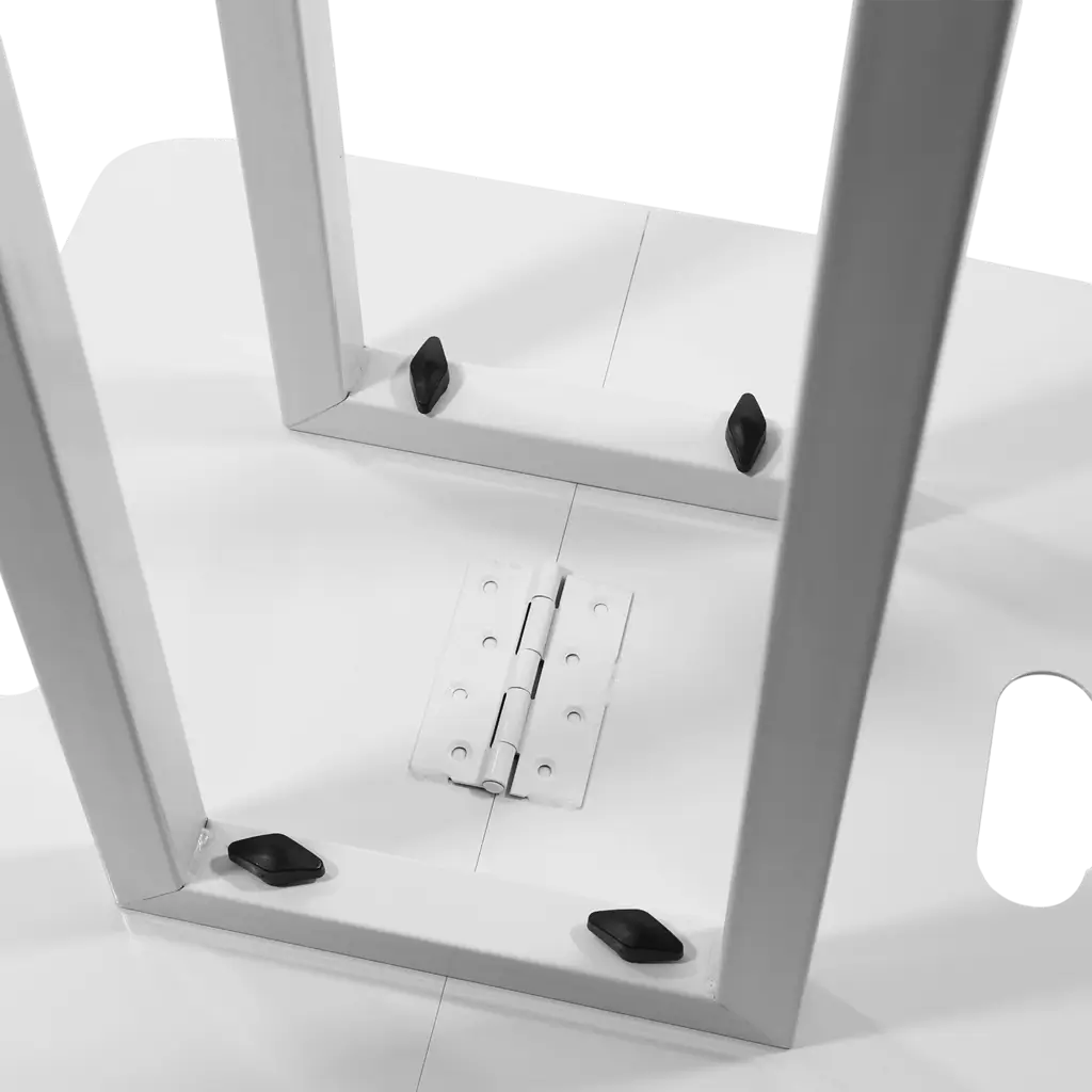 Set of 2 extendable totems (106–195 cm) with white Lycra covers and flight case – Plugger