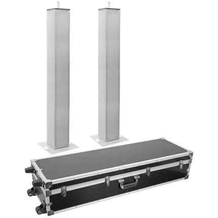 Set of 2 extendable totems (106–195 cm) with white Lycra covers and flight case – Plugger